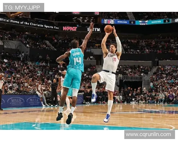 快船对阵黄蜂全场比赛录像回顾及精彩瞬间分析