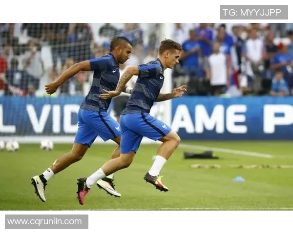 德意志战车与高卢雄鸡的激烈对决揭示足球背后的文化碰撞与激情