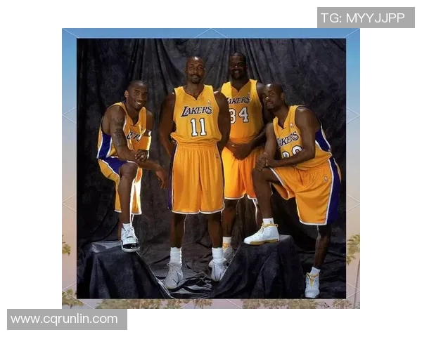 科比传奇：从篮球场上的黑曼巴到全球偶像的奋斗历程与精神传承