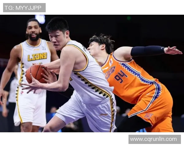 青岛雄鹰迎战新疆飞虎争夺篮球赛季荣耀与胜利的巅峰对决 青岛雄鹰迎战新疆飞虎争夺篮球赛季荣耀与胜利的巅峰对决