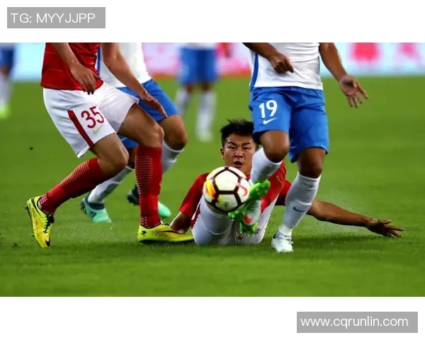 28轮泰达迎战恒大争夺关键三分全力以赴展现球队实力与斗志